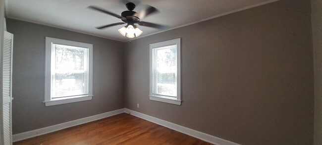 Building Photo - 202 N Howell Ave