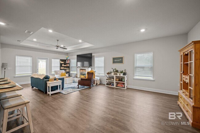 Building Photo - 30955 Semper Dr