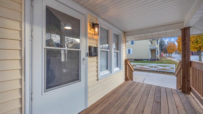 Building Photo - 715 N 14th St