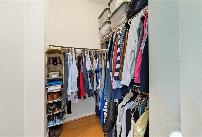 Building Photo - 806 Jackson Hill St