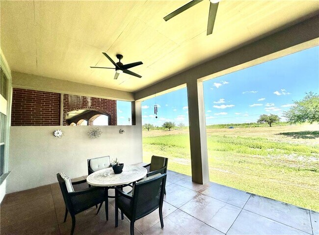 Building Photo - 203 San Saba St