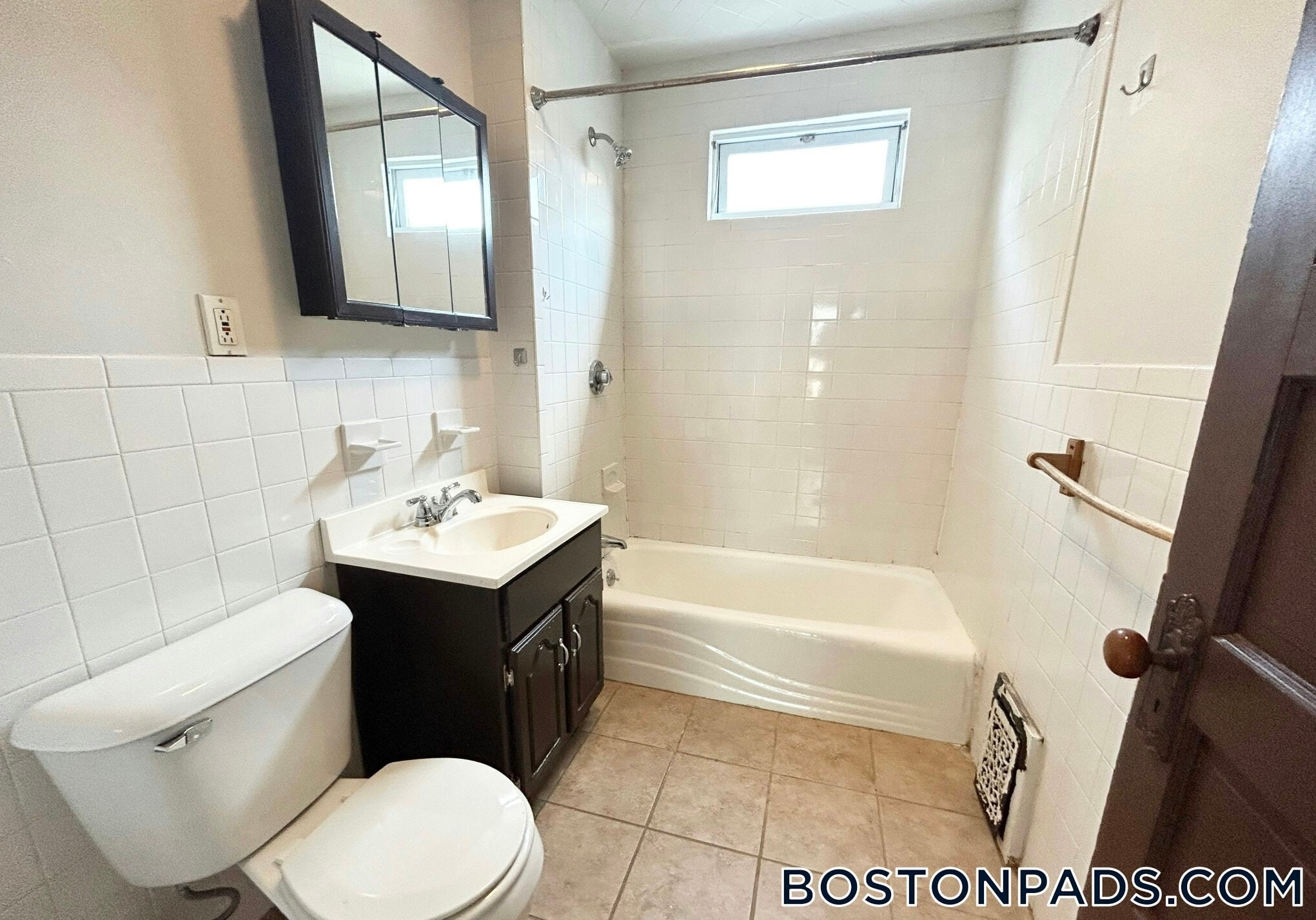 Building Photo - 74 Romsey St