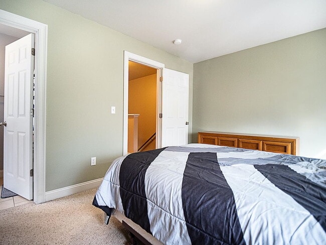 Building Photo - "Spacious 3-Bedroom Haven with 3 Full Baths in Charming Hinesburg!"