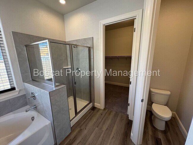 Building Photo - 925 Cranfield Ct