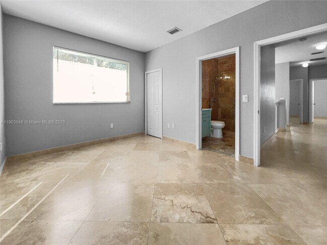 Building Photo - 1736 NE 9th Dr