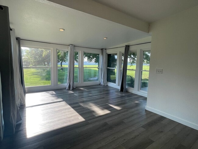 Building Photo - 1450 Woodland Dr