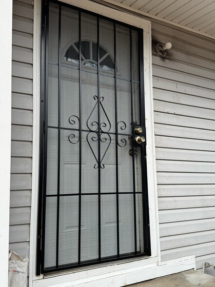 Building Photo - 320 E Leavell Woods Dr