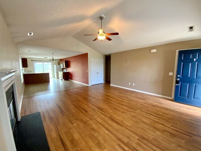 Building Photo - Beautiful 3 bedroom, 2 bath unfurnished home in Neighborhoods of Holly Ridge