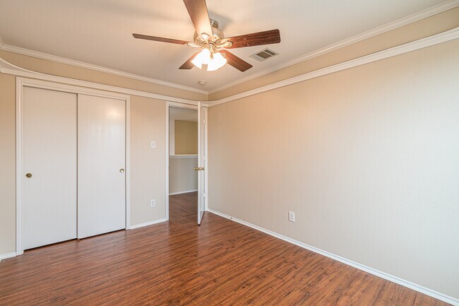 Building Photo - 137 Weeping Way