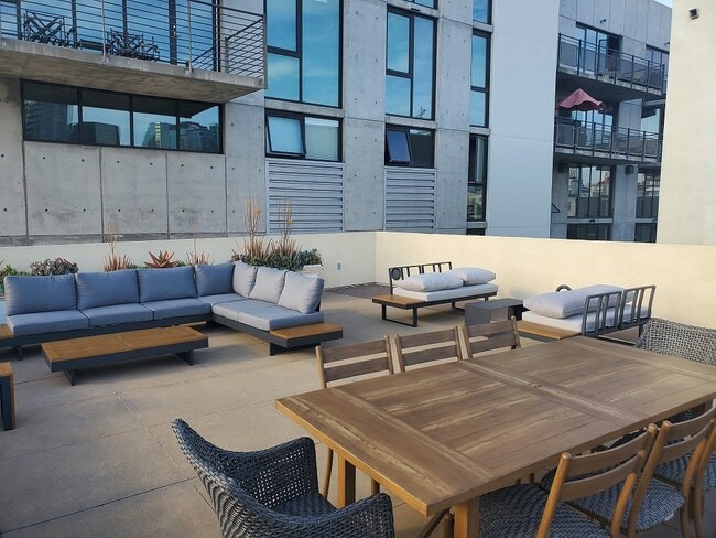 Building Photo - Downtown Loft living in Little Italy