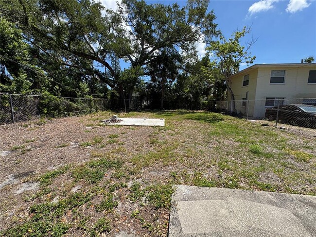 Building Photo - 1930 Walton St S