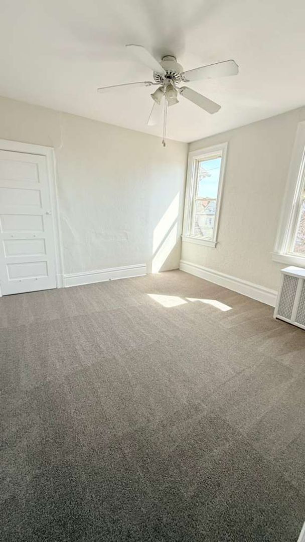 Building Photo - Spacious 4BR 1.5BA Single Family Home in Carrick