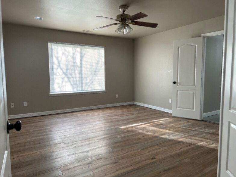 Building Photo - 12 Lake Louise Dr SW