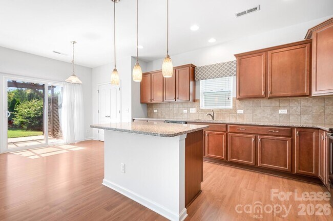 Building Photo - 2059 Blue Iris Dr