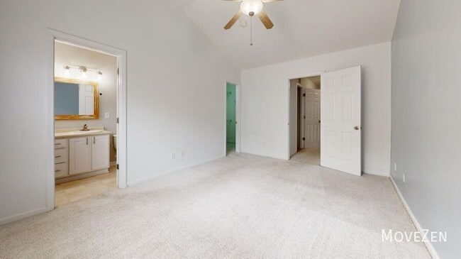 Building Photo - 914 Hadel Pl