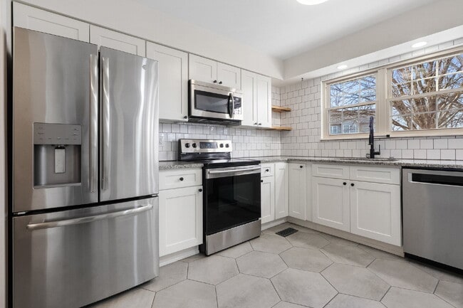 Building Photo - *RESERVED - Contact Us to Submit A Backup App!* Fully Renovated 4BR/2.5BA Gem in Sought-After Ben...