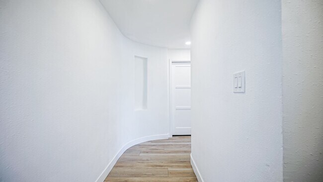Building Photo - 2065-2067 1/2 Ivar