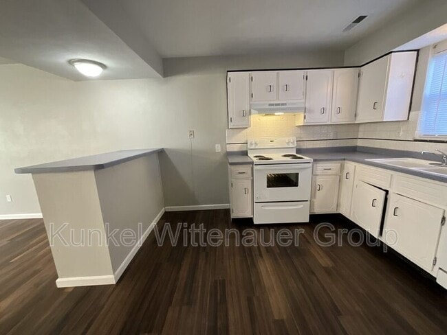 Building Photo - 415 Williamsburg Dr