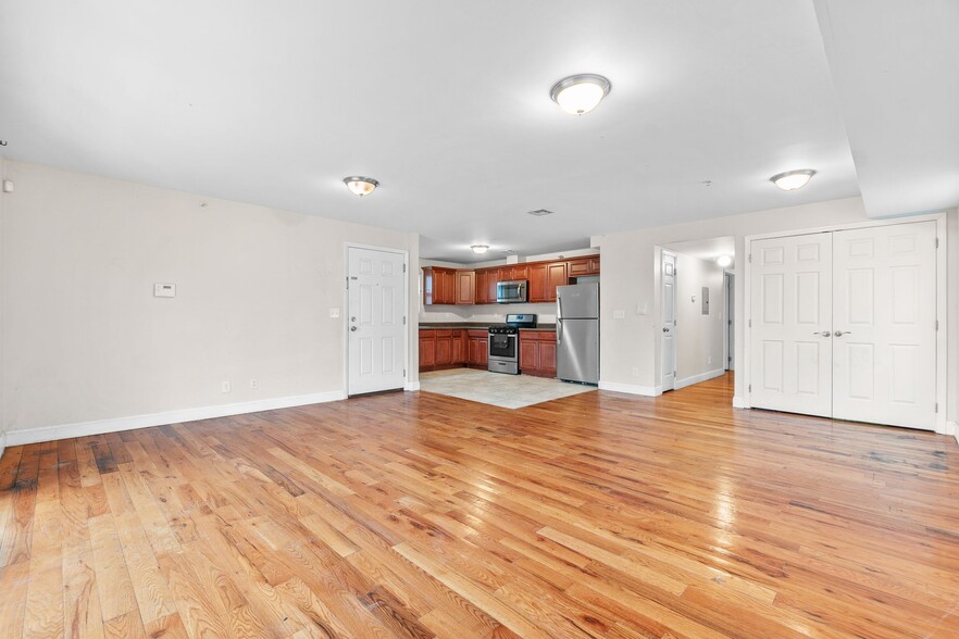 Building Photo - 270 S 20th St