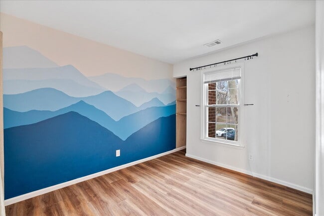 Building Photo - Classic Reston condo Offers Bright, Peaceful Court Living