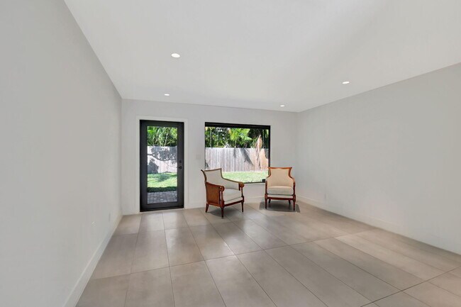 Building Photo - 2894 Florida Blvd