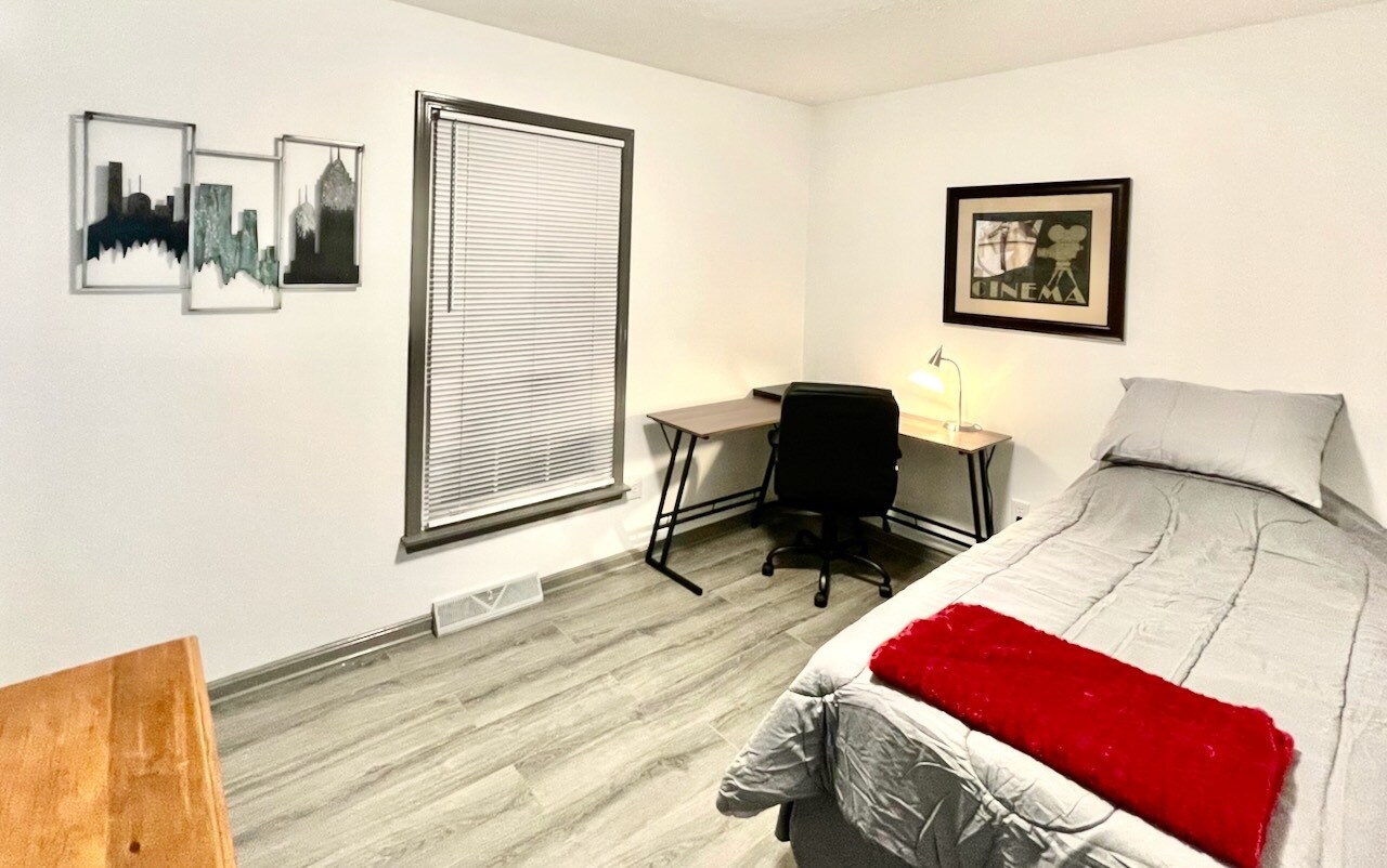 Building Photo - 145 Ridgeway Dr W