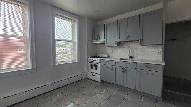 Primary Photo - 297 Griffith St
