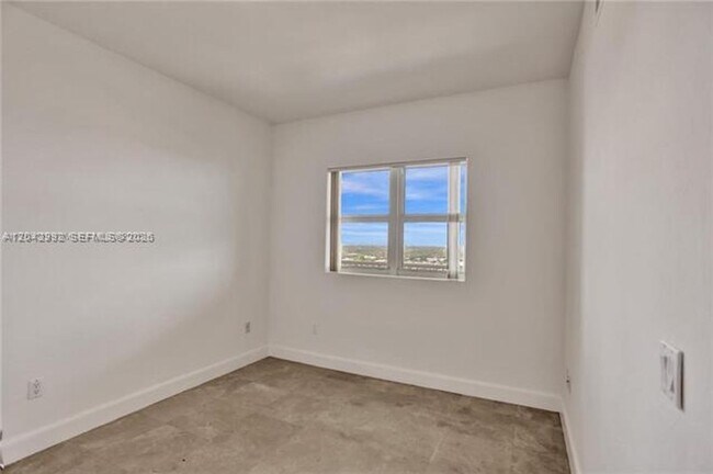 Building Photo - 15051 Royal Oaks Ln