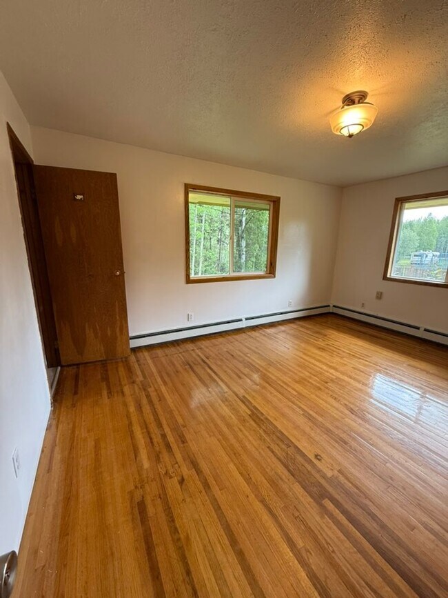 Building Photo - 4521 Lauesen Ave
