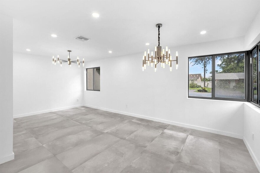 Building Photo - 2460 SW 58th Mnr