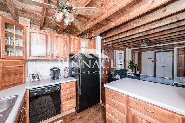 Building Photo - 5840 Quaker Pky