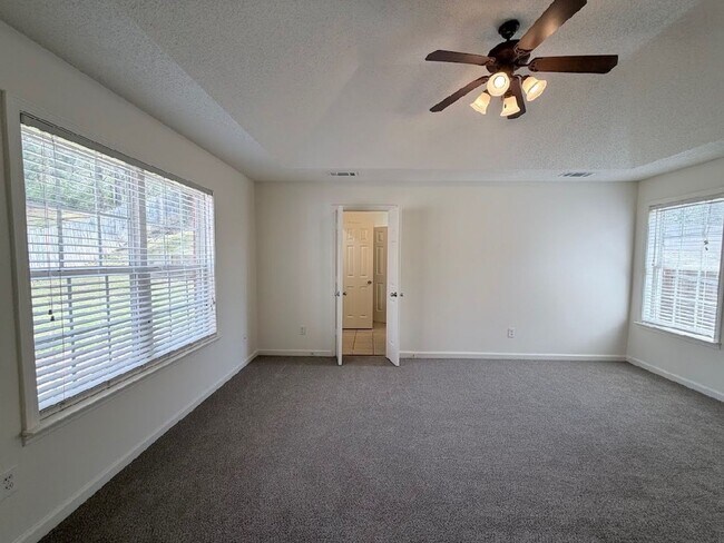 Building Photo - 3 bed, 3 bath with a bonus area over 2,000 Sq/ft in Cordova