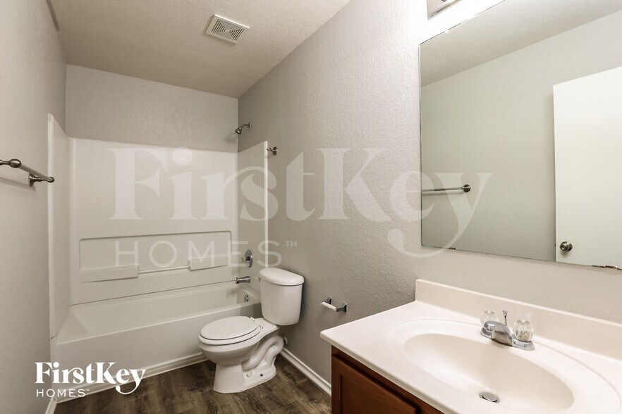 Building Photo - 7807 Liberty Horse