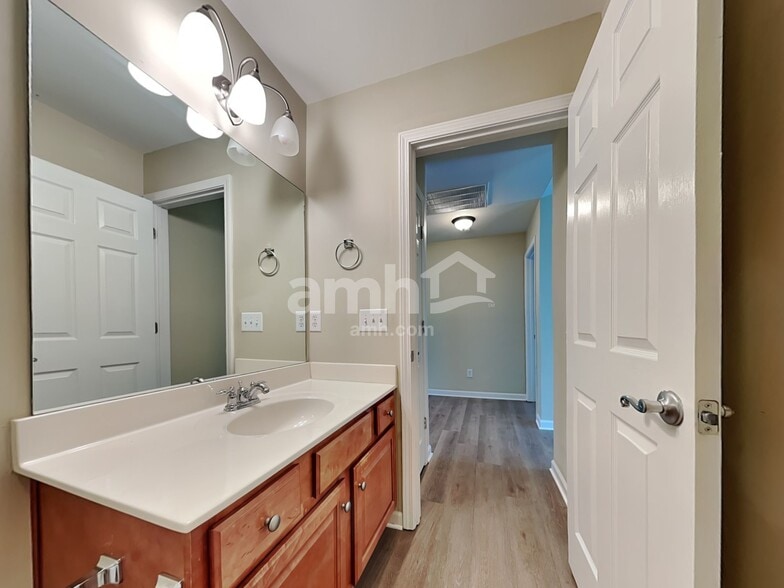 Building Photo - 319 Forest Bend Dr