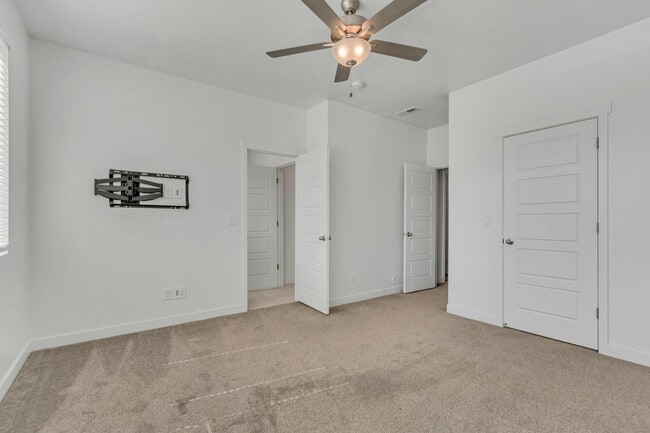 Building Photo - 501 1080 W