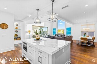 Building Photo - Gorgeous 3 bed 3.5 bathroom home available...