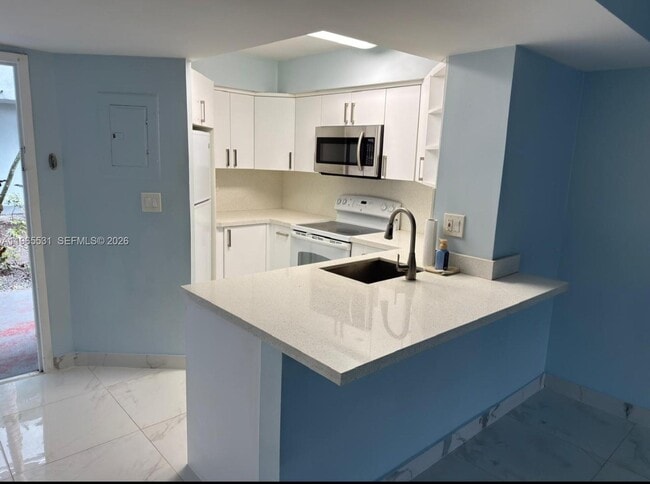 Building Photo - 8275 SW 152nd Ave