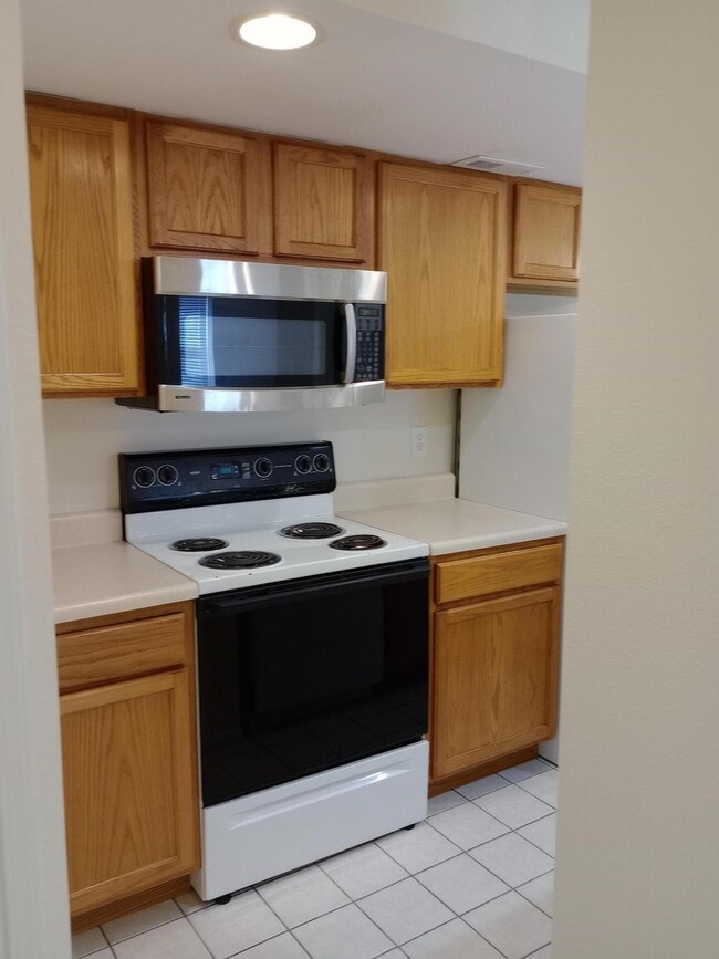 Building Photo - 702 Upland Creek Rd