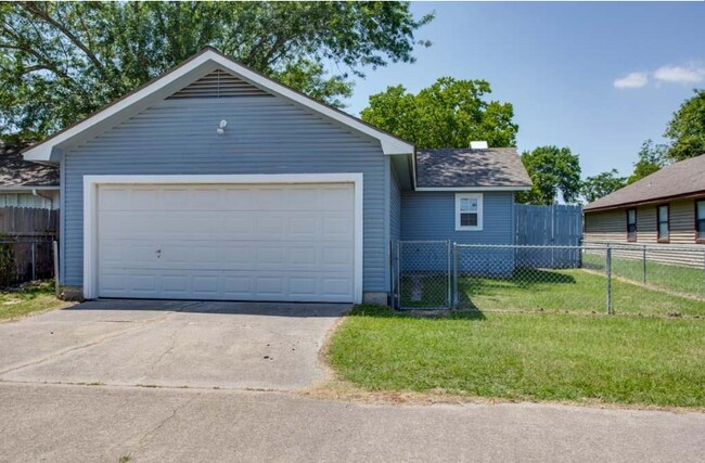 Building Photo - 808 Kalanchoe Ct