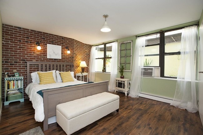 Building Photo - 712 Sackett St