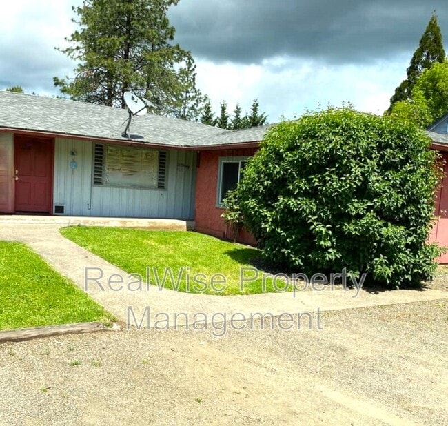 Primary Photo - 3028 NE Douglas Ave