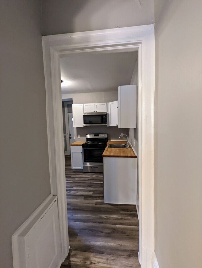 Building Photo - 229 Amber St