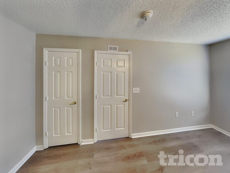 Building Photo - 7152 Summit Dr