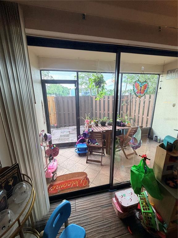 Building Photo - 720 N Village Dr