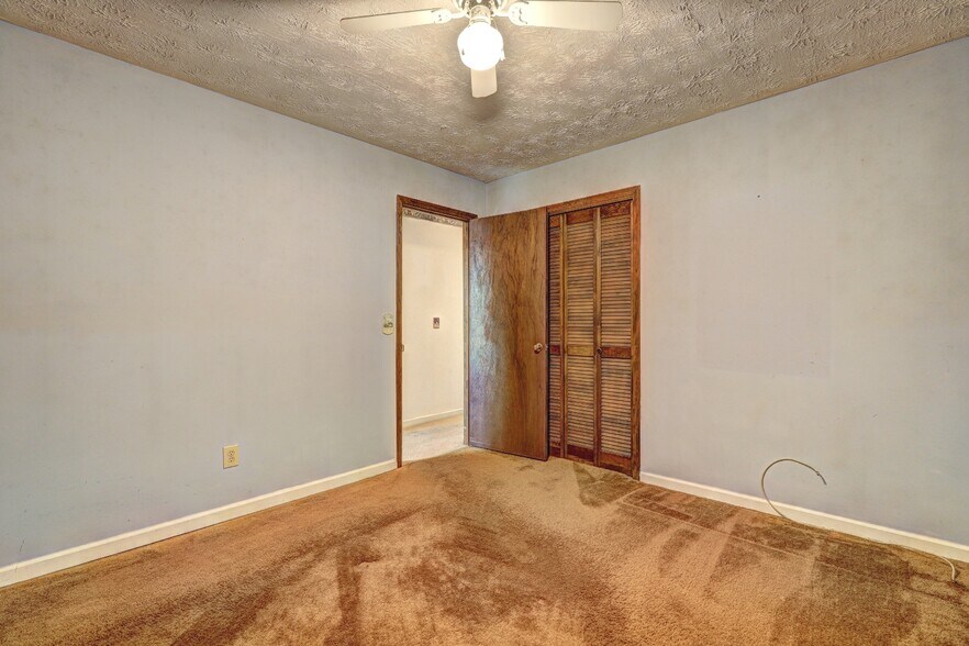 Building Photo - 503 Fayetteville Rd