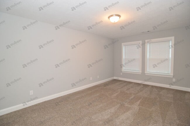 Building Photo - Like new 3 bed/3 bath single-family home f...