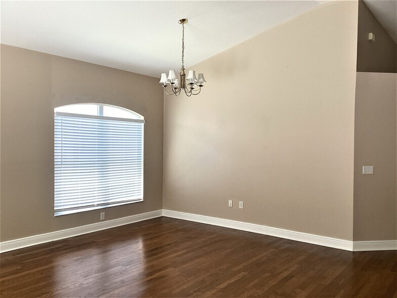 Building Photo - 25008 Hyde Park Blvd