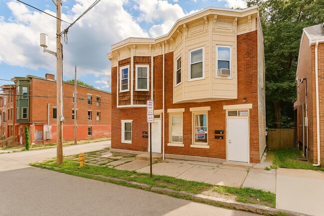 Primary Photo - 35 Benkard Ave