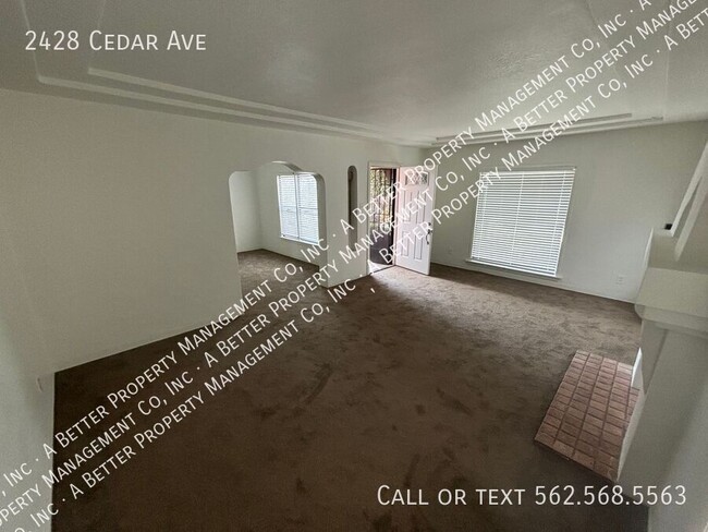 Building Photo - Large Upper Duplex w/Dining Room, DW, HUGE...