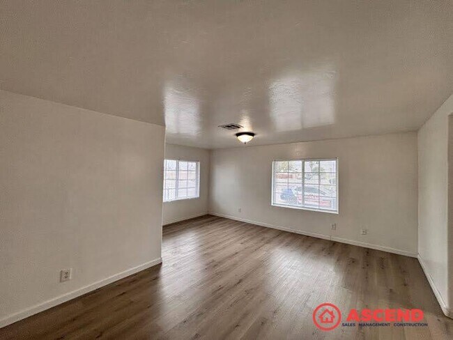 Building Photo - 201 E 1st St